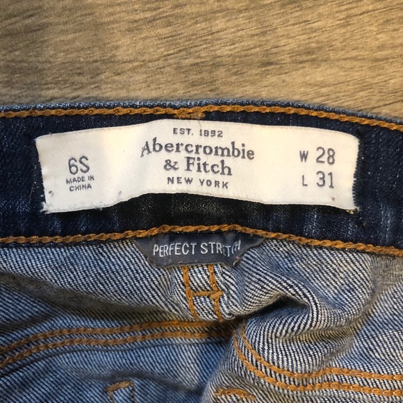 Abercrombie and Fitch Bootcut Jeans, size 6 short - Picture 2 of 2